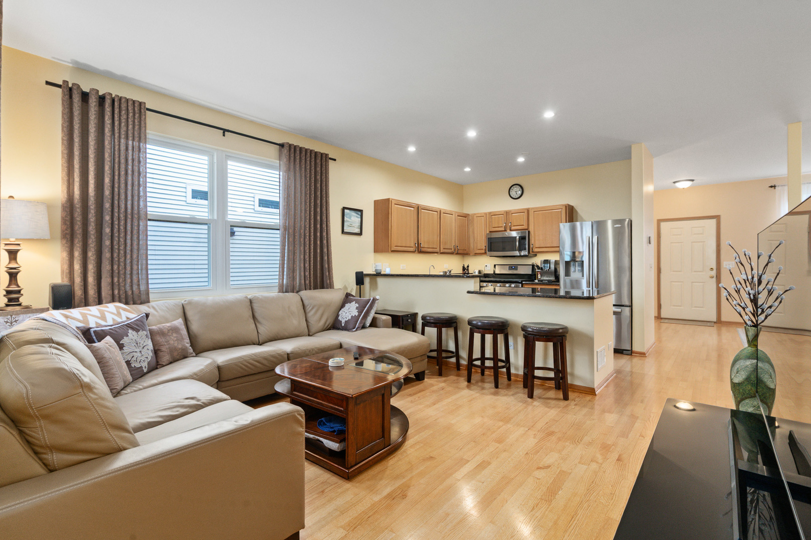 87 Freesia Drive Romeoville, IL 60446 - Photo 2 of 48 Gallery Image 2