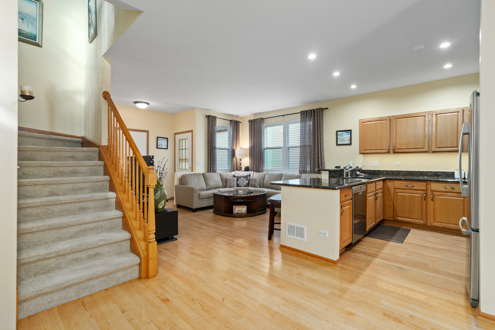 87 Freesia Drive Romeoville, IL 60446 - Photo 5 of 48 Gallery Image 5