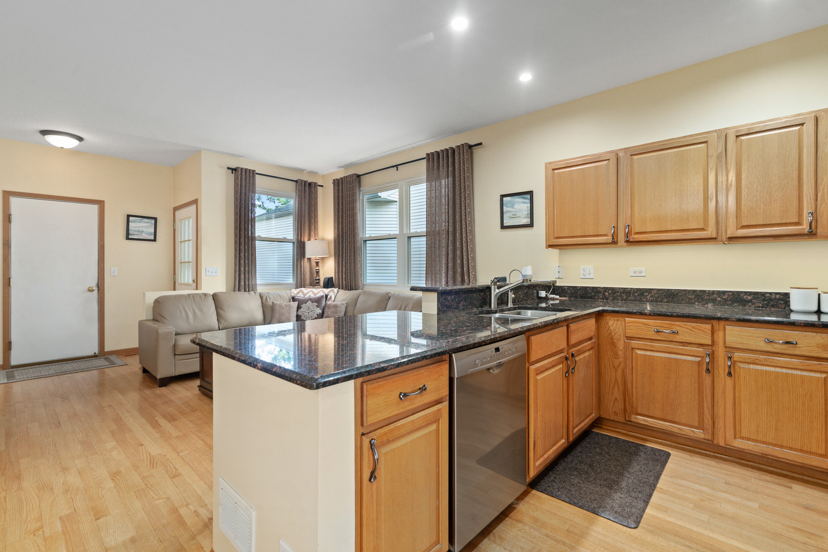 87 Freesia Drive Romeoville, IL 60446 - Photo 8 of 48 Gallery Image 8
