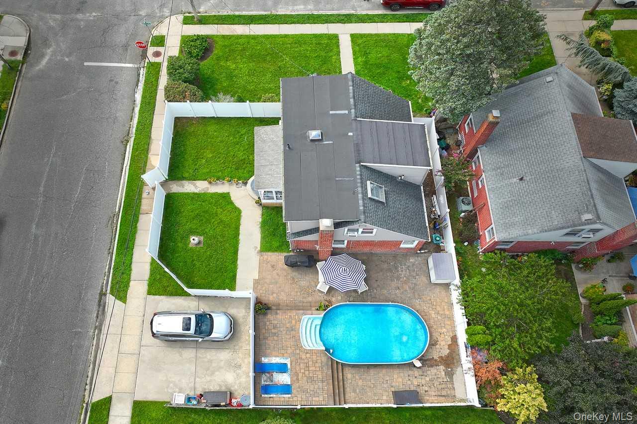 102 Roxbury Road South Franklin Square, NY 11010 - Photo 29 of 31 Gallery Image 29