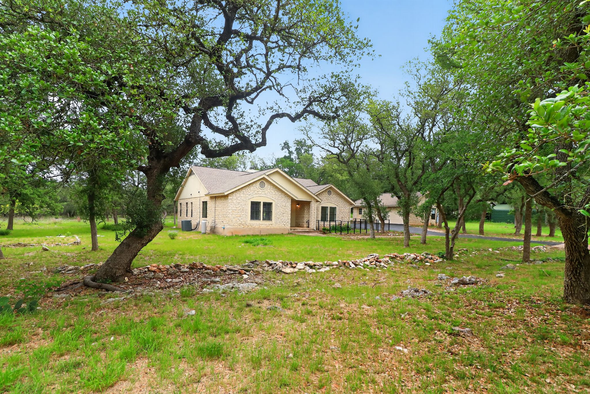 128 Mockingbird Lane Georgetown, TX 78633 - Photo 4 of 32