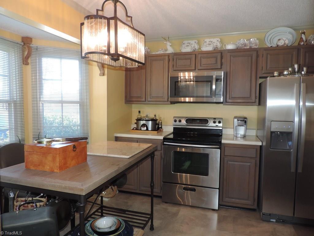 1723 Ternberry Road High Point, NC 27262 - Photo 9 of 21 Kitchen