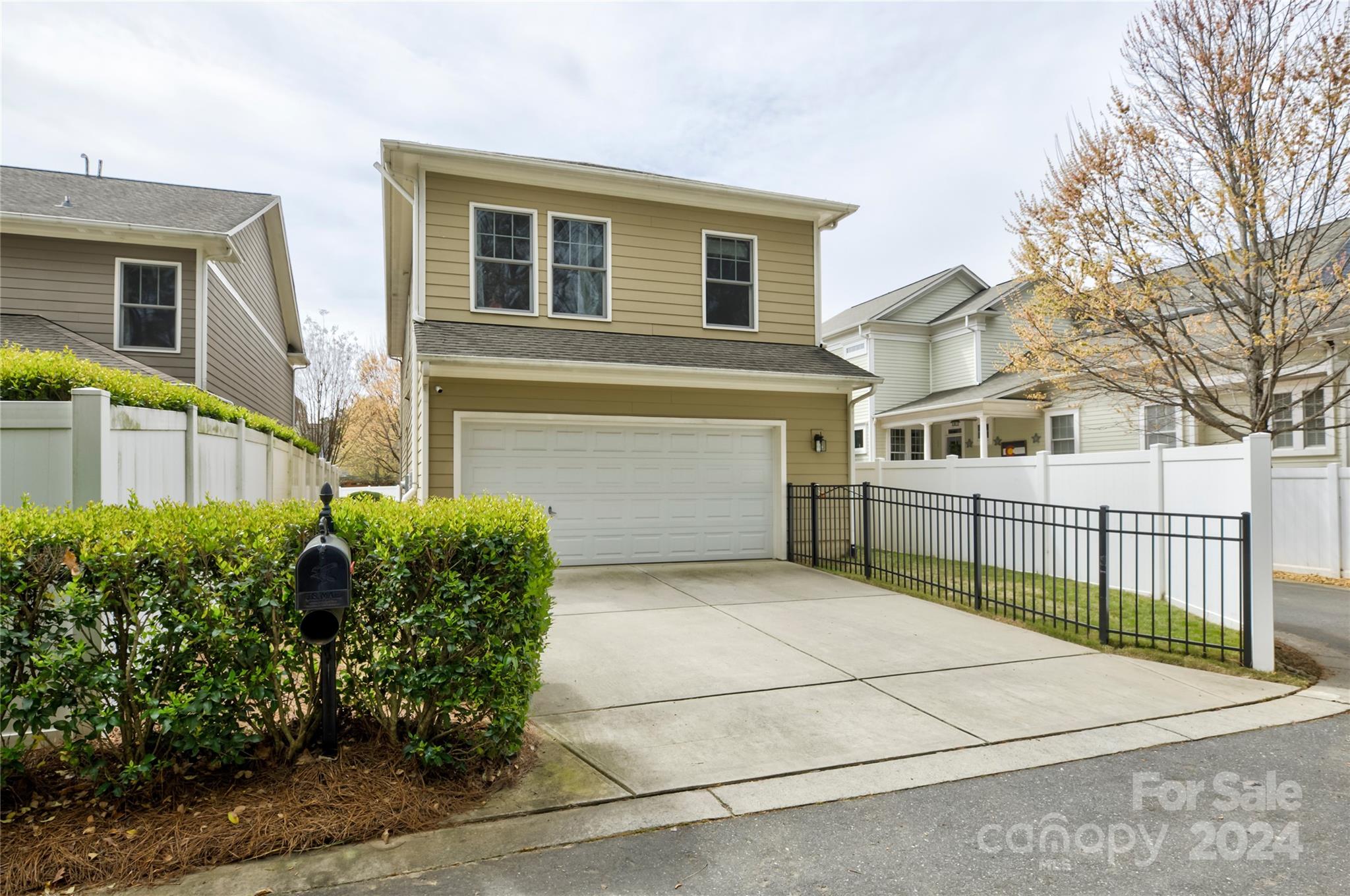 3478 Richard's Crossing Fort Mill, SC 29708 - Photo 25 of 30 a front view of a house with a garden