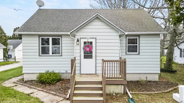 $193,000 | 1217 Mac Arthur Avenue, Sheboygan, WI 53083