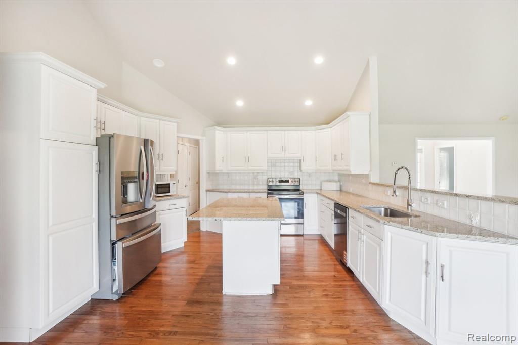 11931 Francesca Court Romeo, MI 48065 - Photo 4 of 69