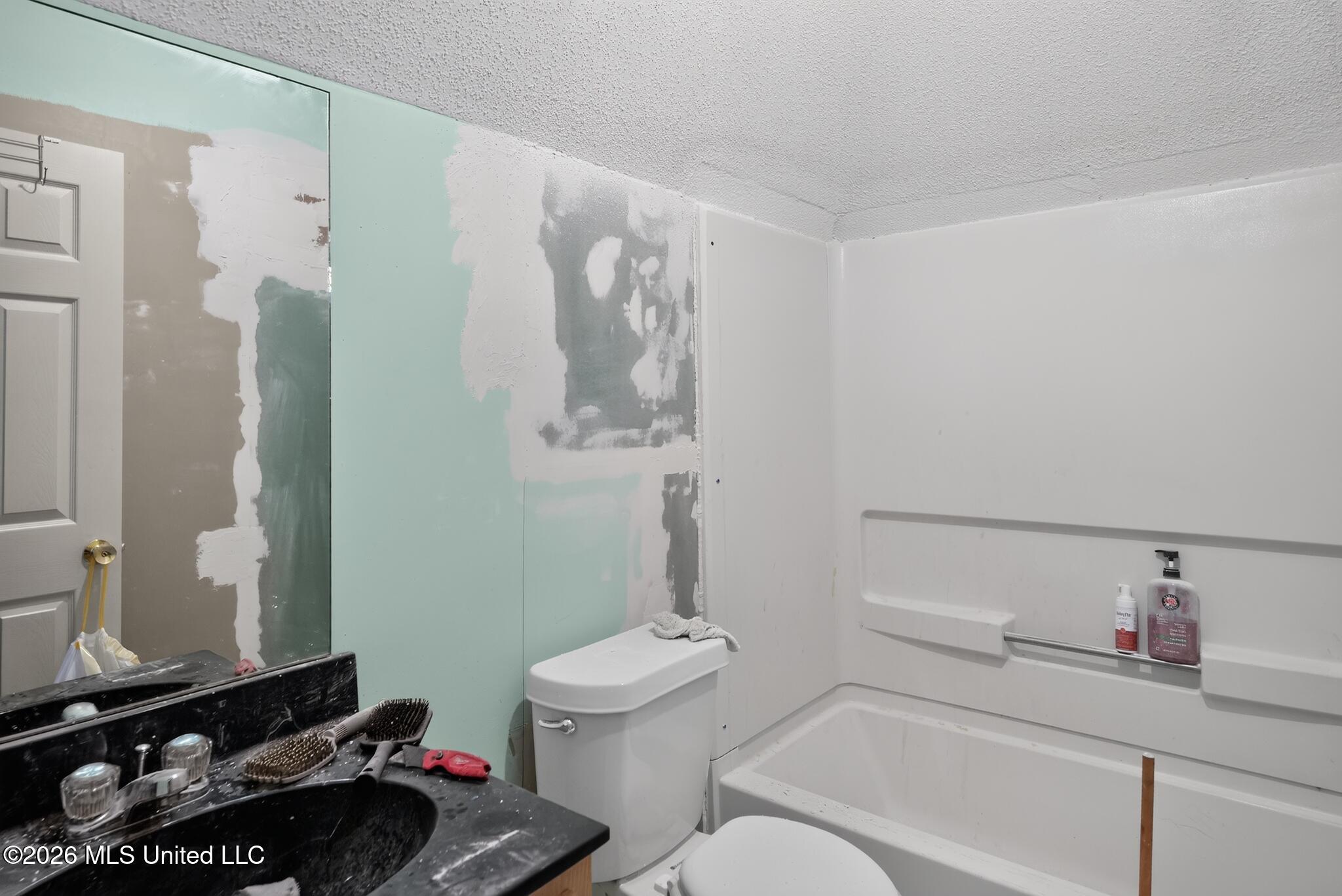 7187 Austin Road Lake Cormorant, MS 38641 - Photo 14 of 17 14_7187_Austin_Rd-Bathroom-0064