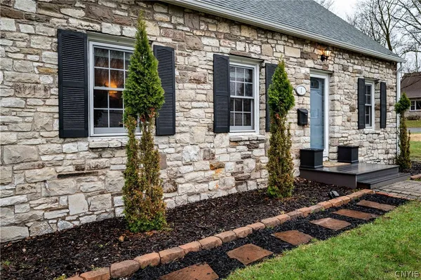 $419,000 | 1 Allen Road, New Hartford, NY 13501