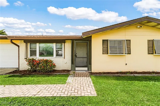 $225,000 | 4555 Vinsetta Avenue, North Fort Myers, FL 33903