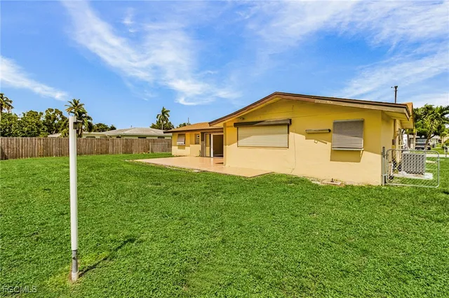 $225,000 | 4555 Vinsetta Avenue, North Fort Myers, FL 33903