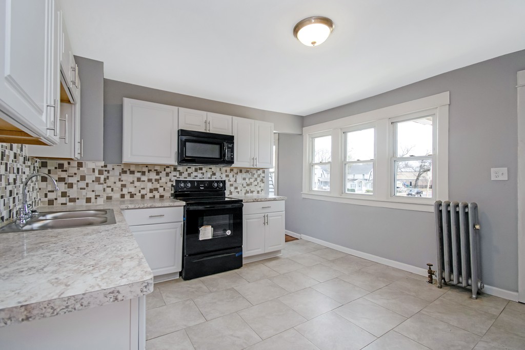 39-41 Acorn Street Springfield, MA 01109 - Photo 5 of 21 Gallery Image 5
