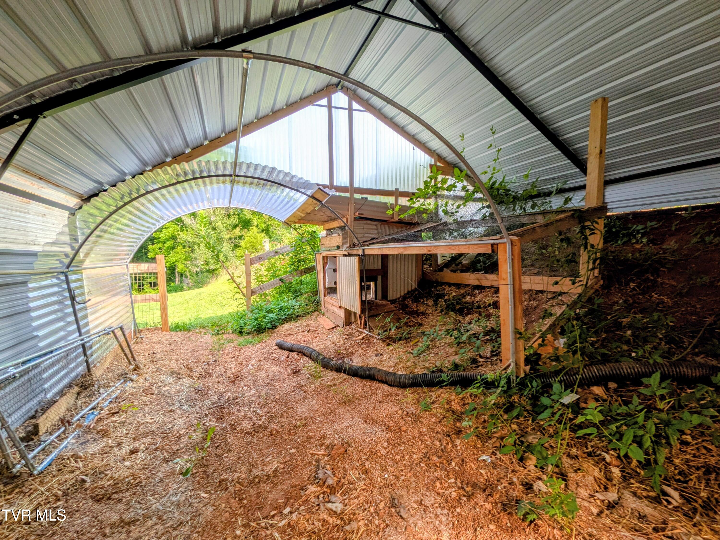 113 Nave Hollow Road Elizabethton, TN 37643 - Photo 60 of 91 Chicken Coop(1)