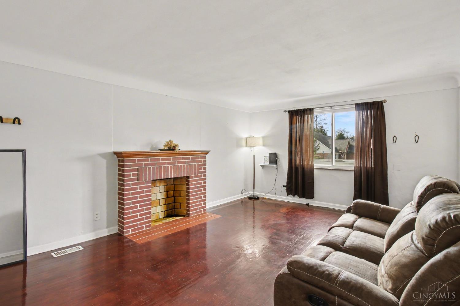 6724 Cheviot Road Cincinnati, OH 45247 - Photo 4 of 33 Gallery Image 4