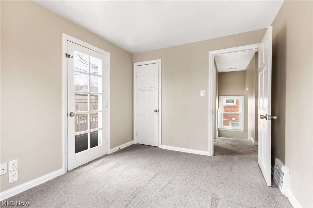 3668 Grosvenor Road Cleveland Heights, OH 44118 - Photo 14 of 18