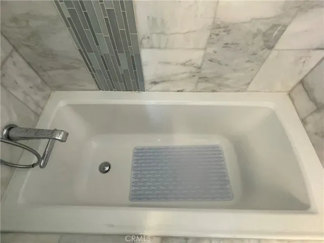 $2,950 | 222 9th Street, Huntington Beach, CA 92648