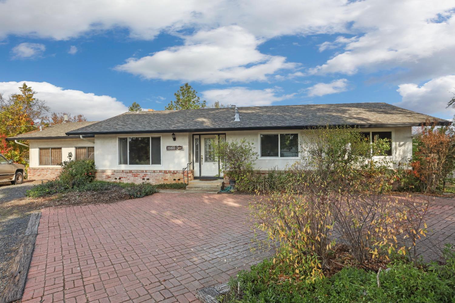 25523 East Groves Road Farmington, CA 95230 - Photo 15 of 65 a front view of a house with a garden