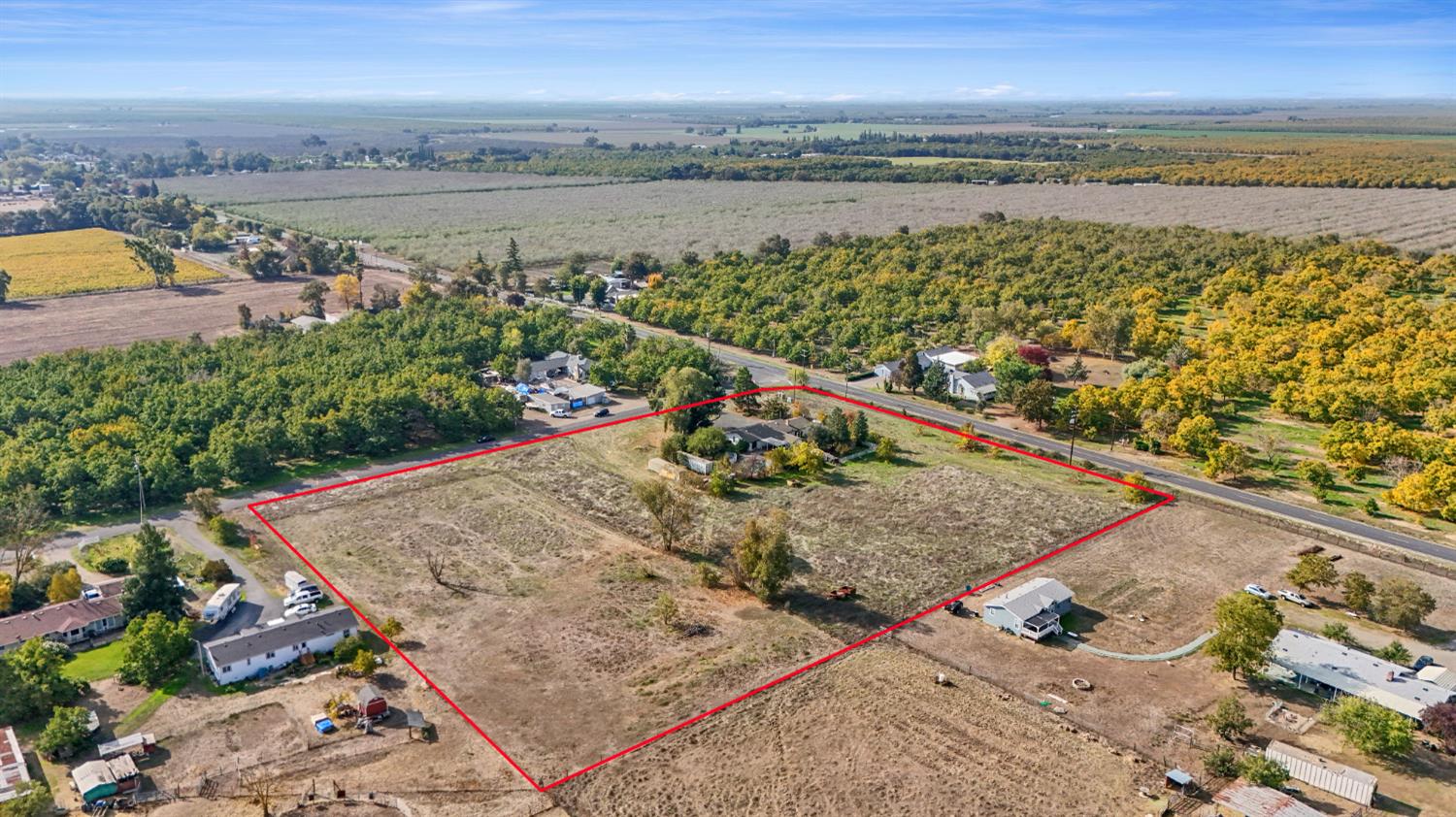 25523 East Groves Road Farmington, CA 95230 - Photo 4 of 65 a view of a city and ocean view