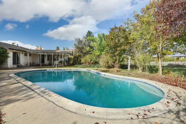$749,500 | 25523 East Groves Road, Farmington, CA 95230