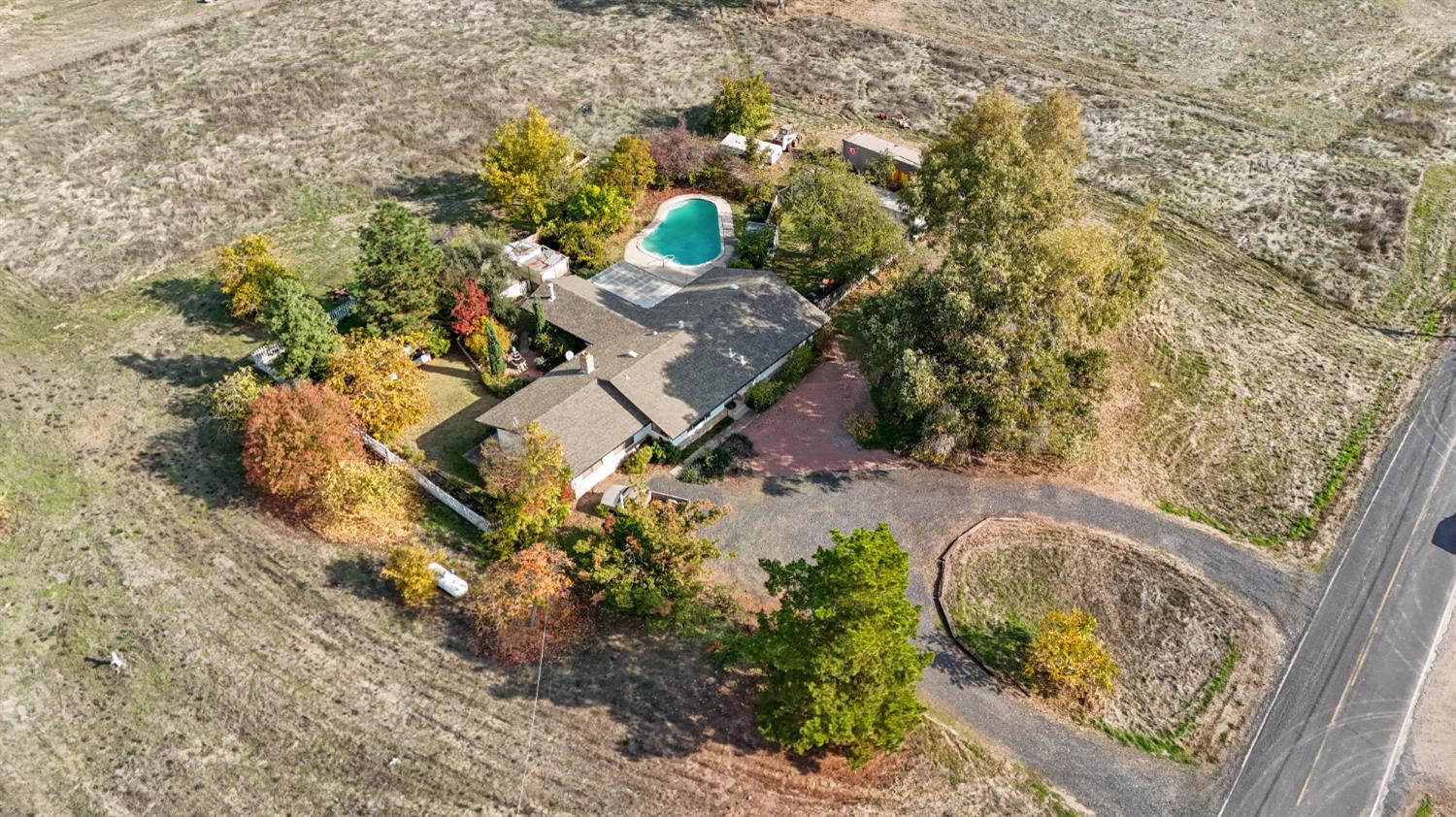 25523 East Groves Road Farmington, CA 95230 - Photo 7 of 65 view of a yard