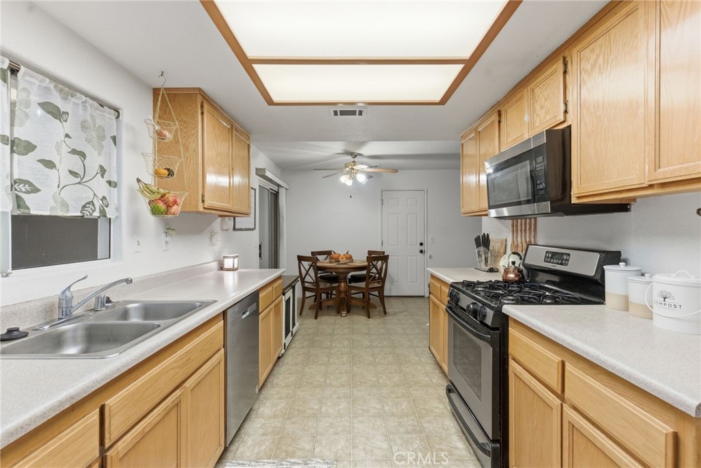 12785 Morning Star Road Apple Valley, CA 92308 - Photo 12 of 24