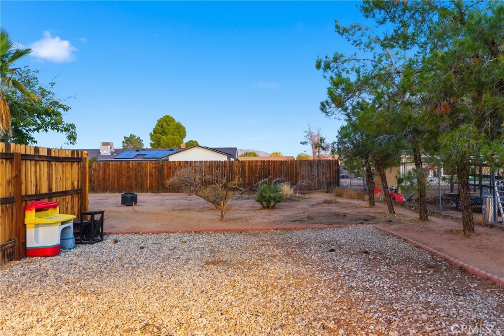 12785 Morning Star Road Apple Valley, CA 92308 - Photo 5 of 24