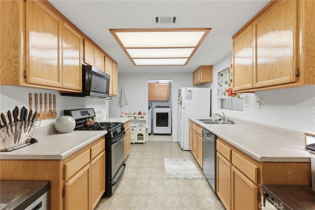 12785 Morning Star Road Apple Valley, CA 92308 - Photo 10 of 24