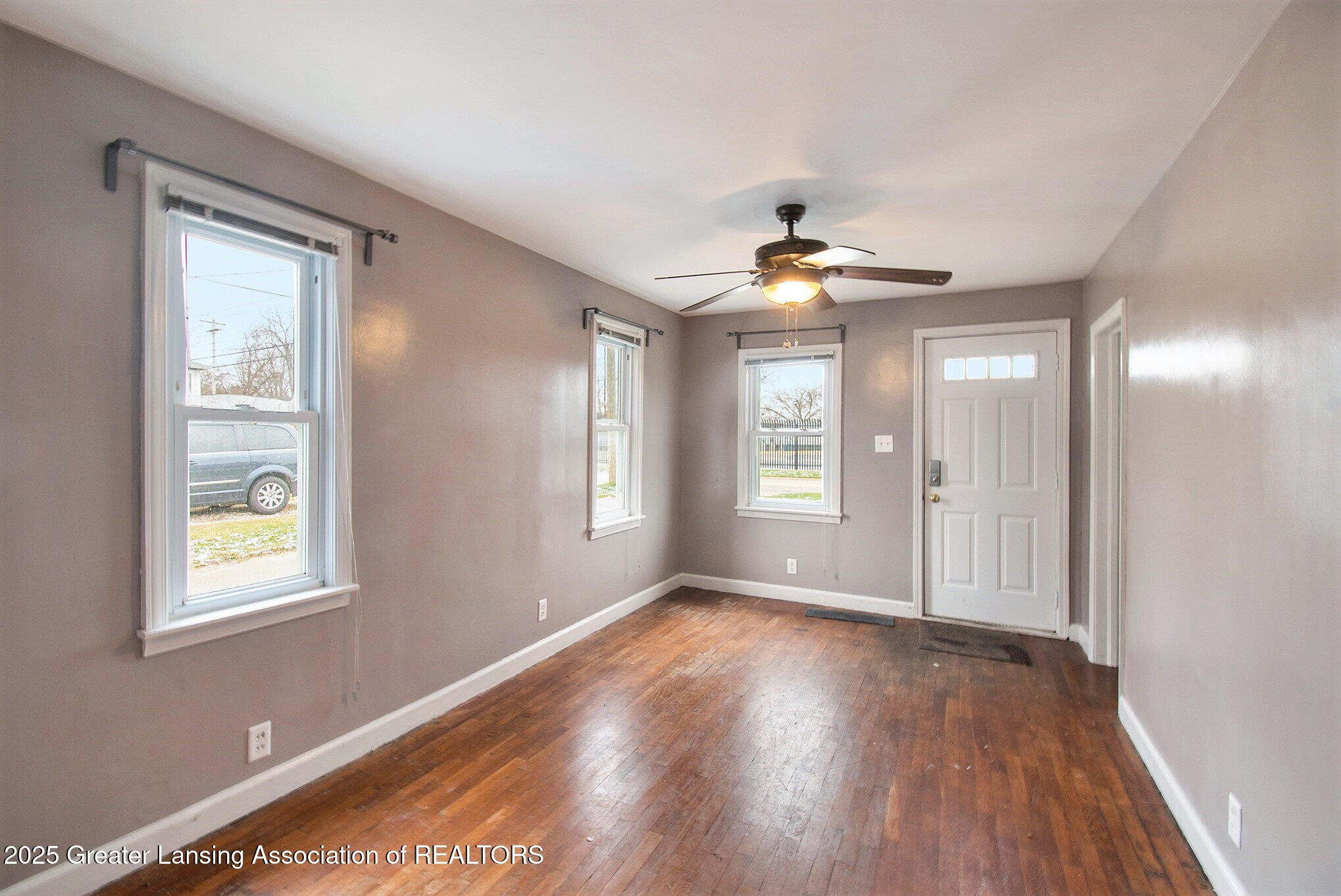 712 West Sheridan Road Lansing, MI 48906 - Photo 3 of 16 Living Room