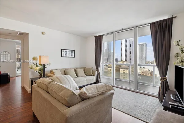 $700,000 | 50 Biscayne Boulevard, Unit 2111, Miami, FL 33132