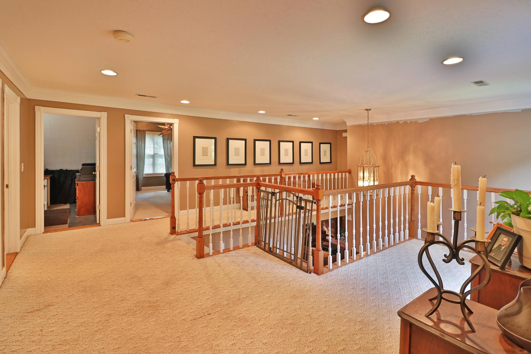 281 Lone Ridge Lane Clinton, TN 37716 - Photo 18 of 40 a view of a livingroom with furniture and stairs