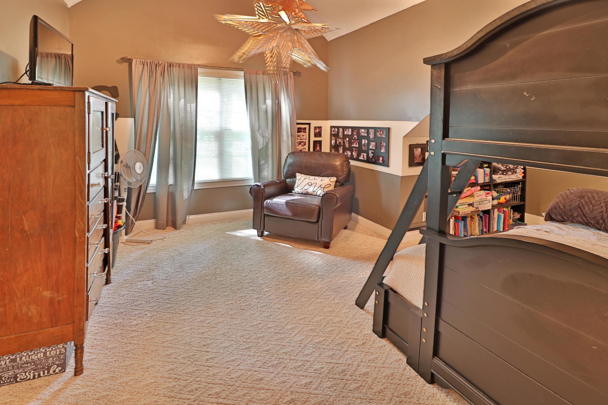 281 Lone Ridge Lane Clinton, TN 37716 - Photo 19 of 40 a living room with furniture and a window