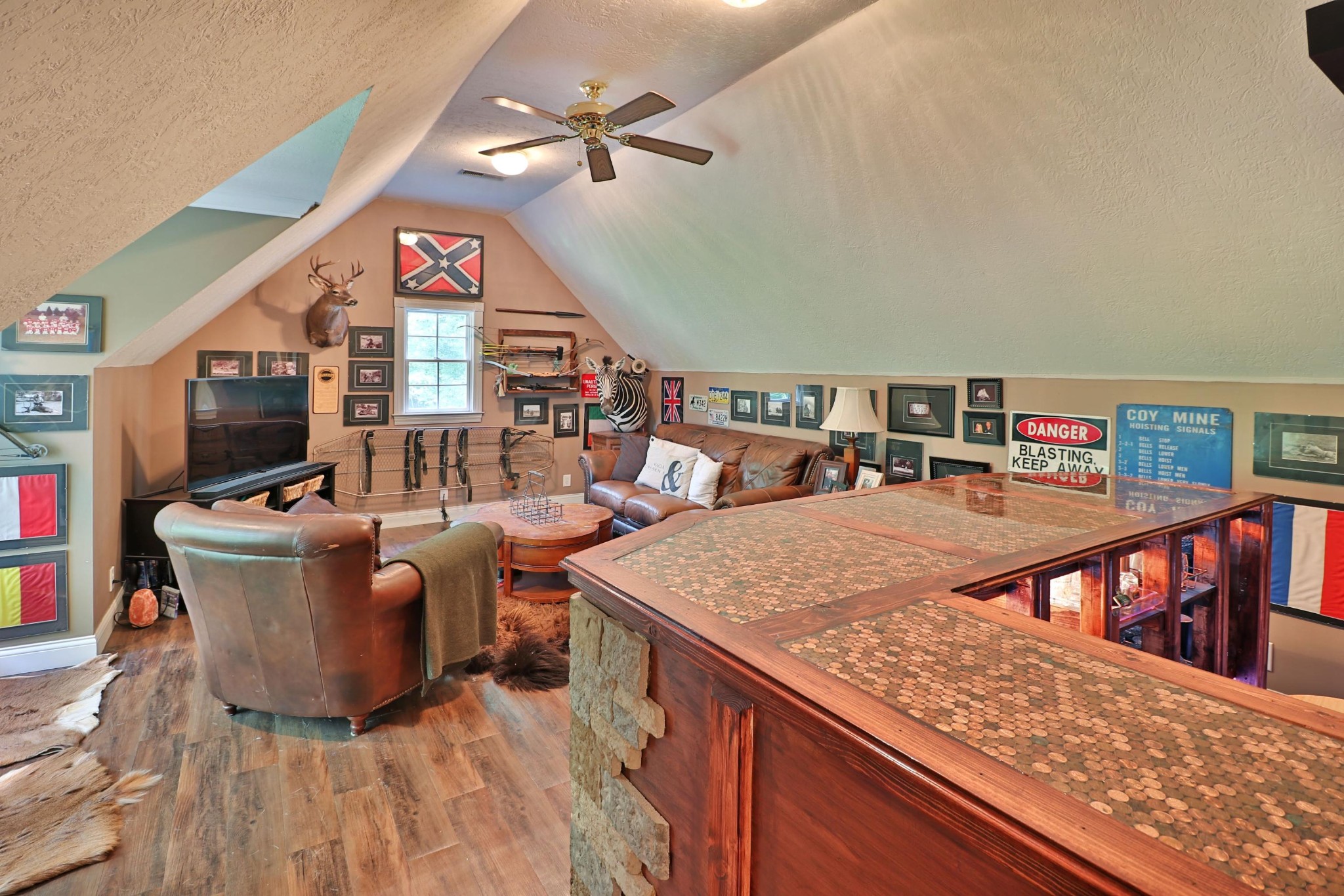 281 Lone Ridge Lane Clinton, TN 37716 - Photo 24 of 40 a living room with furniture a flat screen tv and a ceiling fan