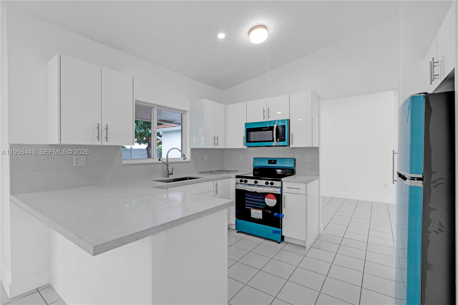 15322 Southwest 177th Terrace Miami, FL 33187 - Photo 9 of 30