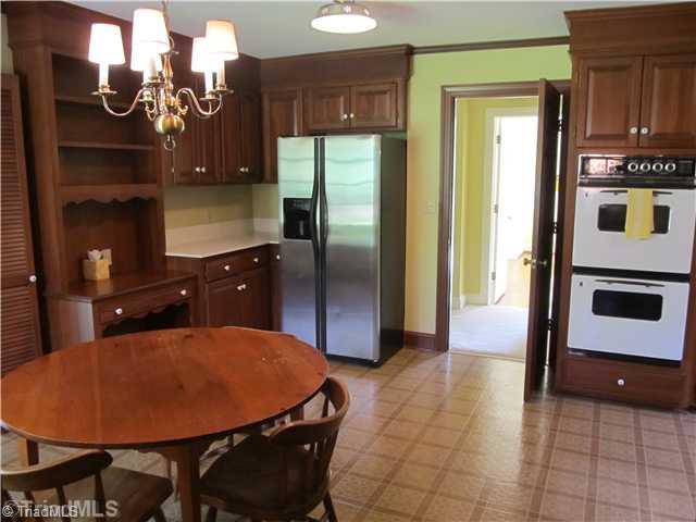 2709 Windsor Road Winston-Salem, NC 27104 - Photo 5 of 11 Kitchen.