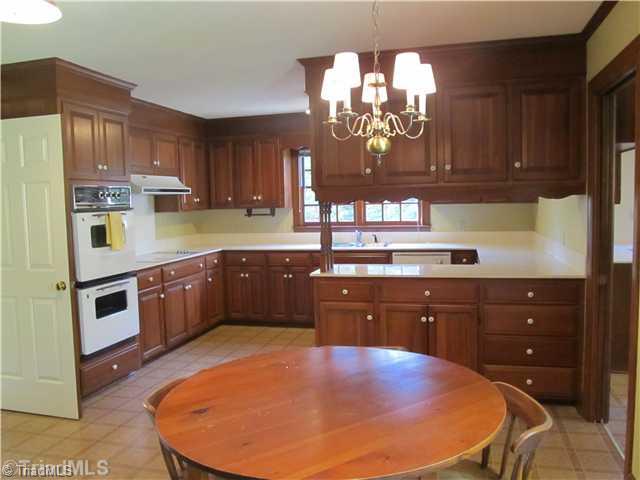2709 Windsor Road Winston-Salem, NC 27104 - Photo 6 of 11 Kitchen.
