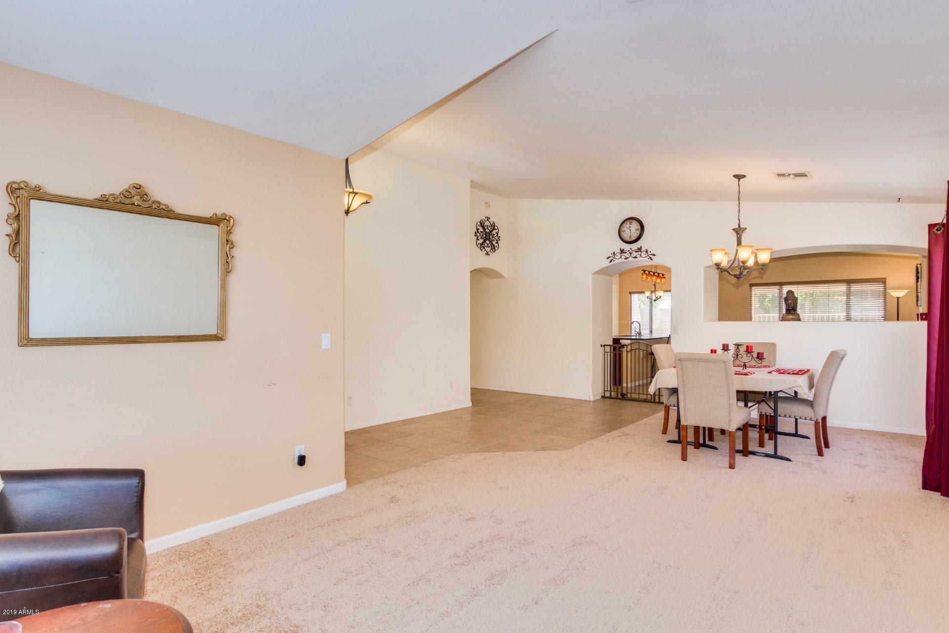 3445 East Utopia Road Phoenix, AZ 85050 - Photo 3 of 33 Dining/Living