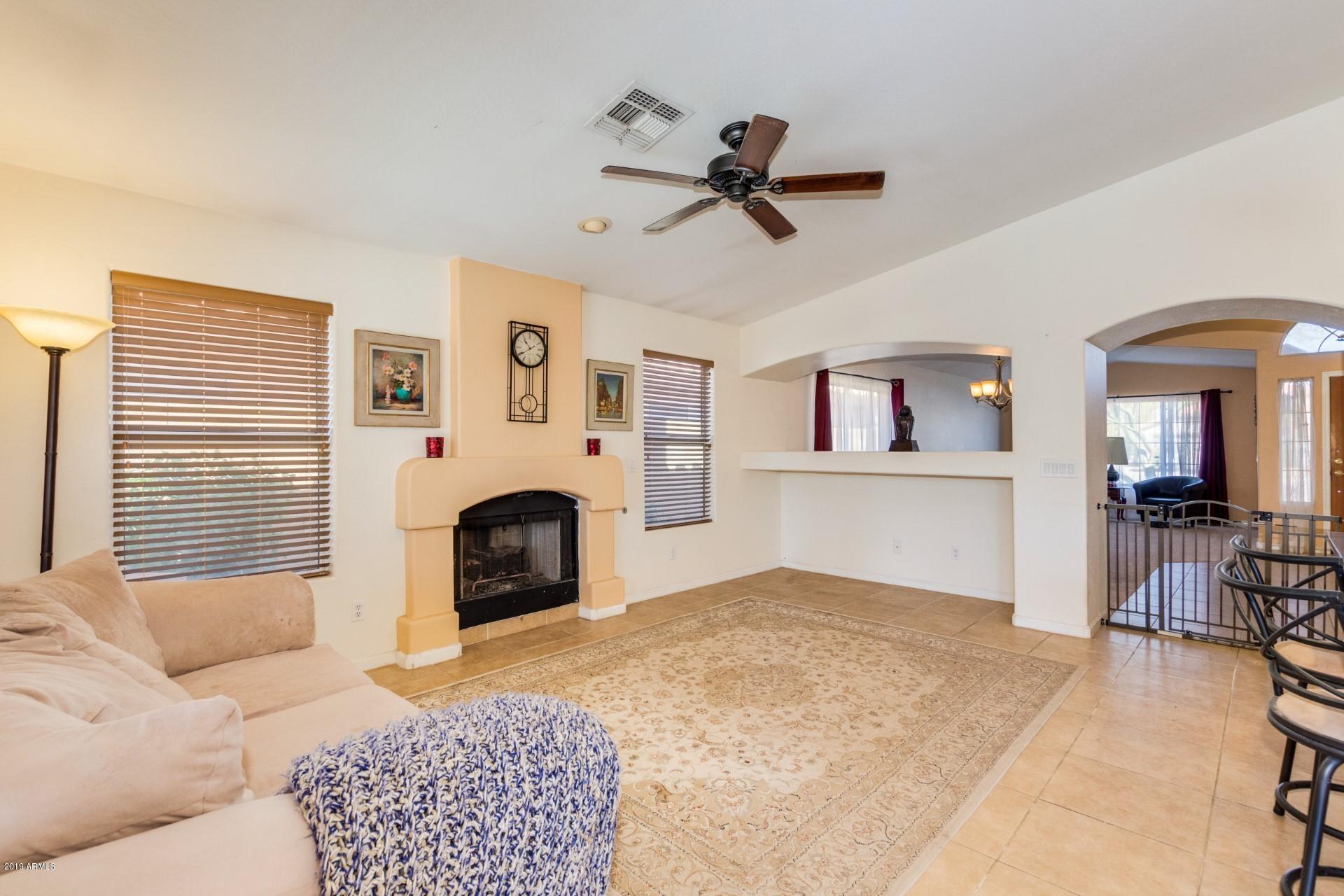 3445 East Utopia Road Phoenix, AZ 85050 - Photo 8 of 33 Great Room