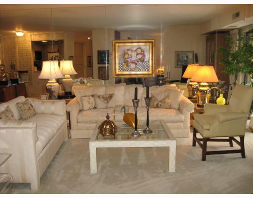1500 Cochran Road, Unit 604 Pittsburgh, PA 15243 - Photo 3 of 13 Living Room.