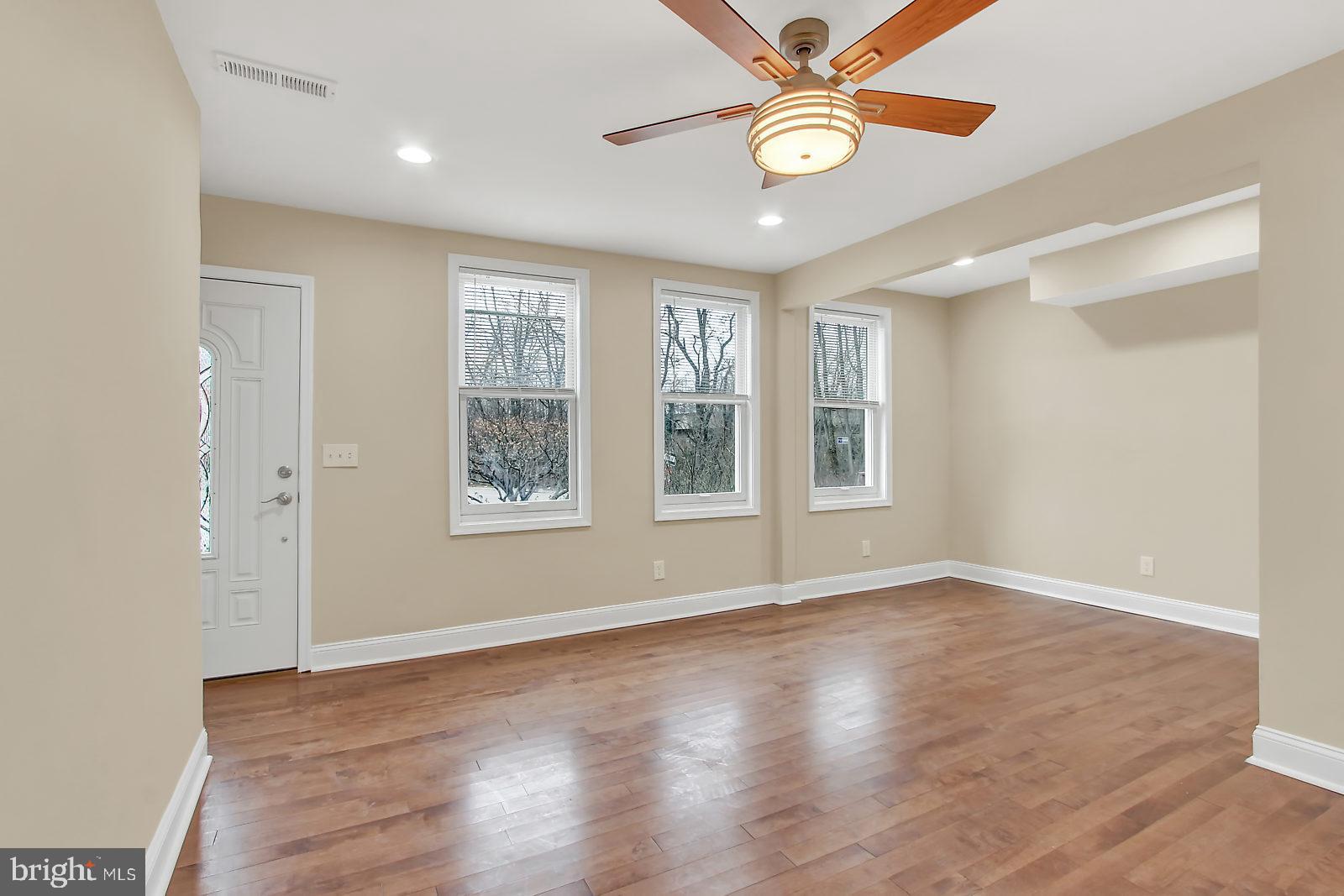 4059 Annellen Road Baltimore, MD 21215 - Photo 5 of 25 Living Room