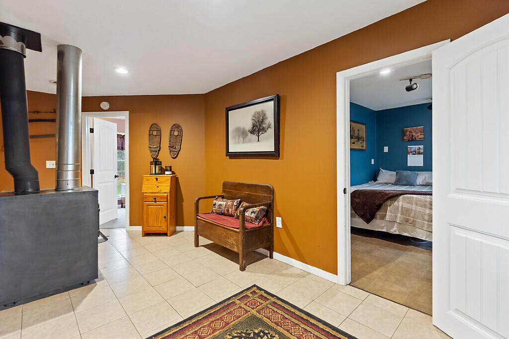 733 Middle Road Skowhegan, ME 04976 - Photo 11 of 58 11 Entry
