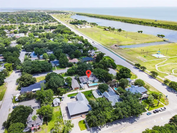 $3,150 | 11 10th Avenue North, Texas City, TX 77590