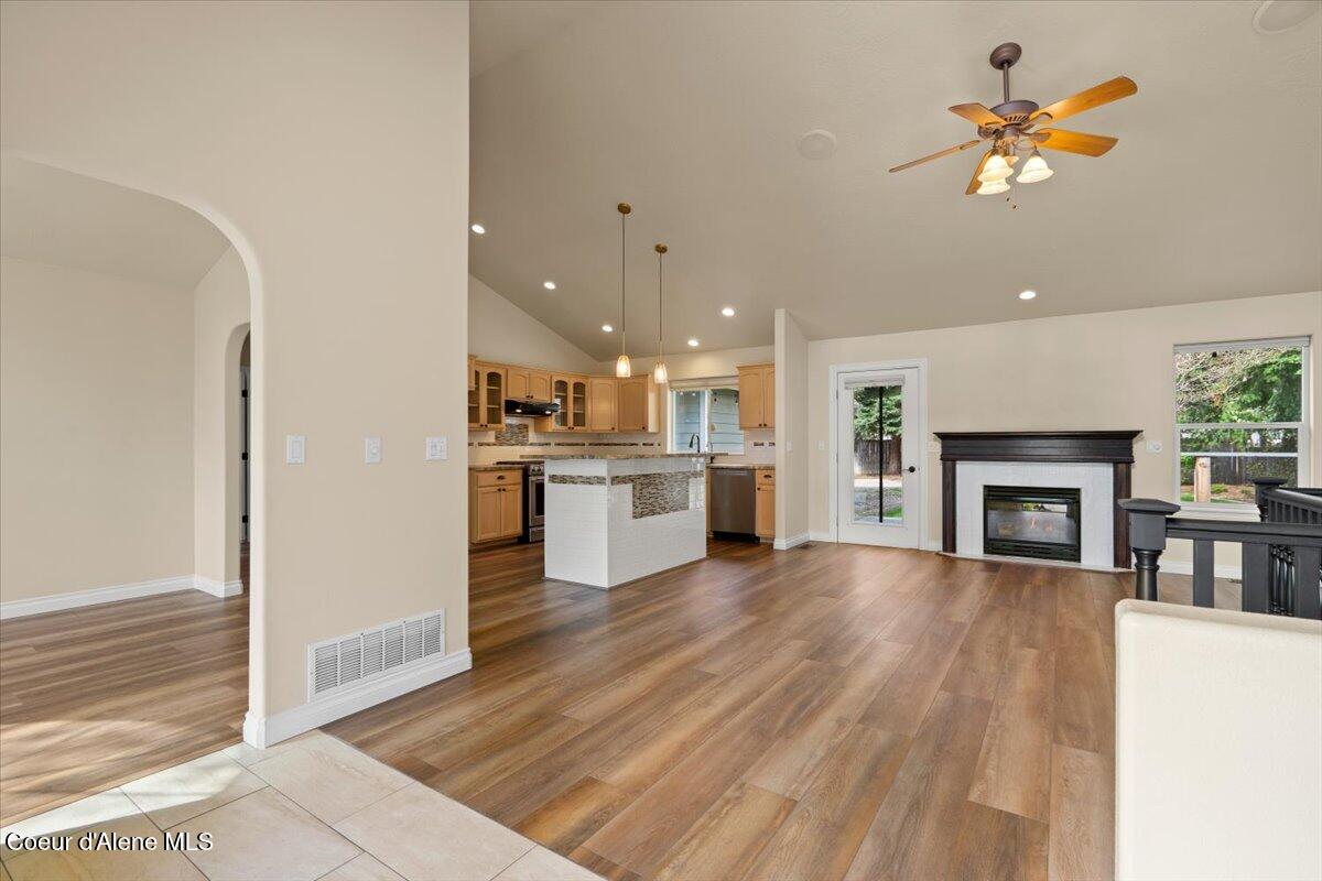 3815 North Alex Street Coeur D'Alene, ID 83815 - Photo 12 of 64 12-Foyer