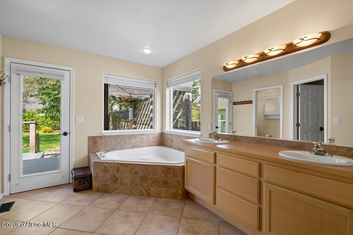 3815 North Alex Street Coeur D'Alene, ID 83815 - Photo 30 of 64 30-Primary Bathroom