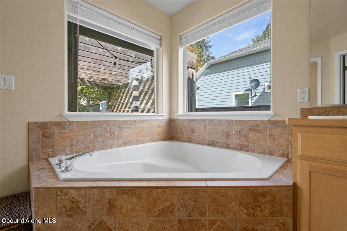 3815 North Alex Street Coeur D'Alene, ID 83815 - Photo 32 of 64 32-Primary Bathroom