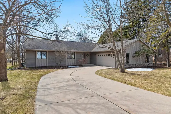 $434,900 | 2763 South Memorial Drive, Green Bay, WI 54313