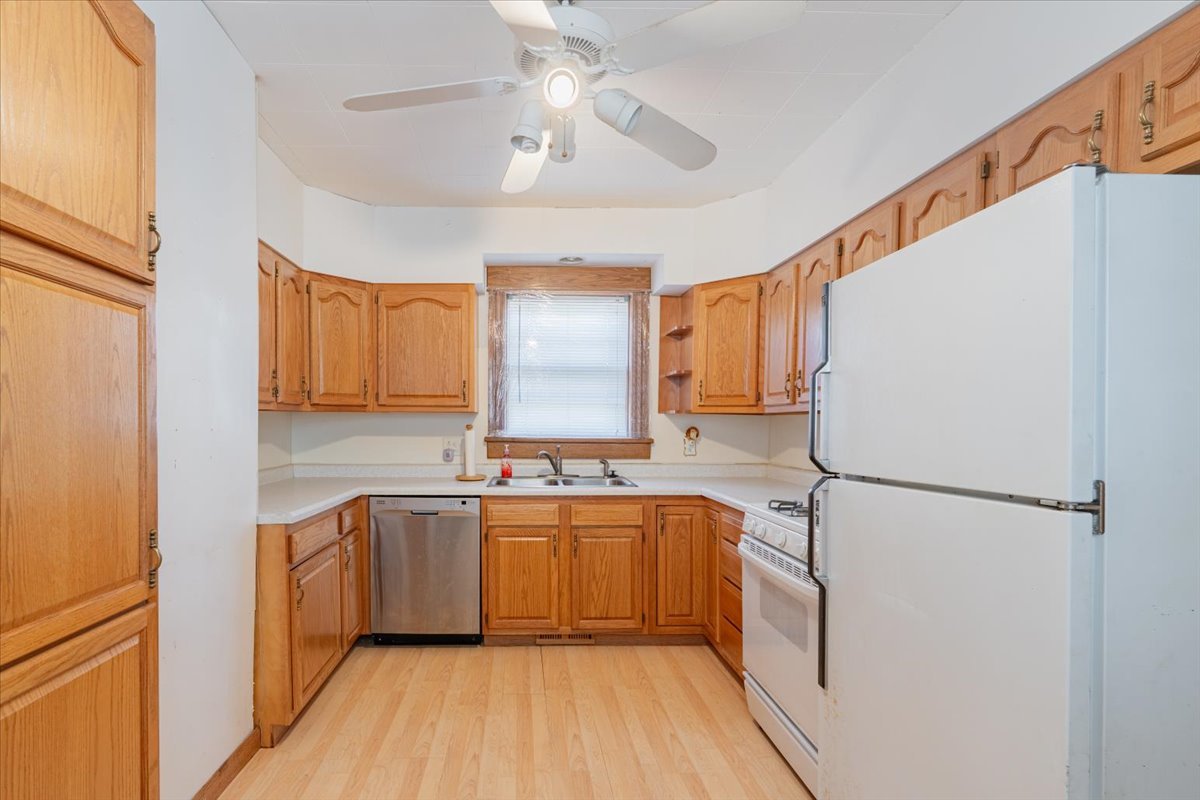 321 East 2nd Street El Paso, IL 61738 - Photo 13 of 37 a kitchen with a sink a refrigerator a stove and cabinets