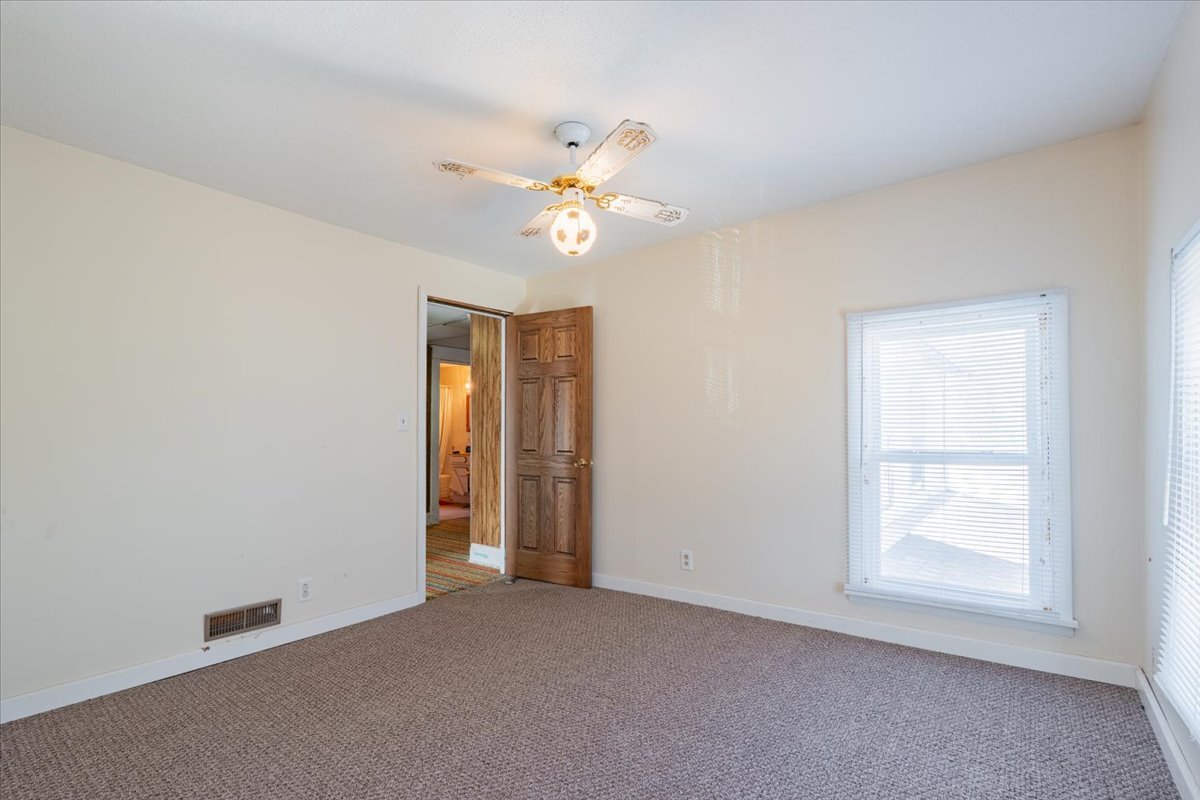 321 East 2nd Street El Paso, IL 61738 - Photo 21 of 37 an empty room with windows and fan