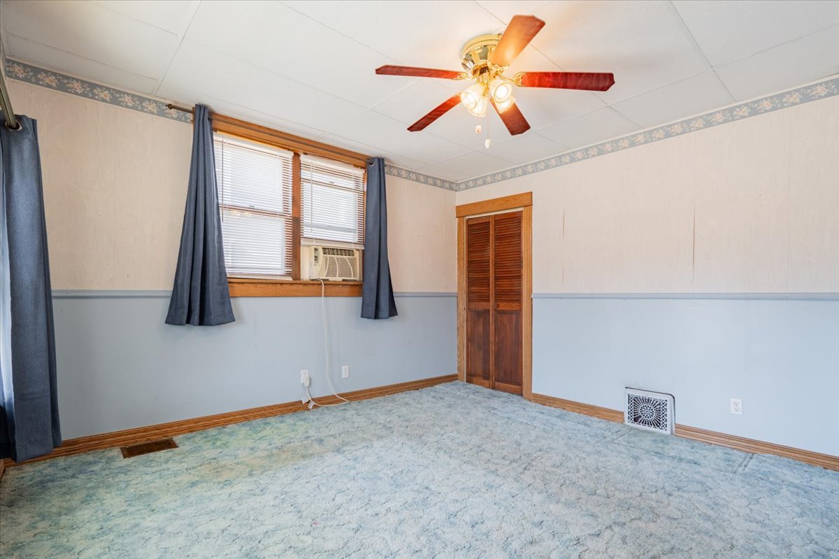 321 East 2nd Street El Paso, IL 61738 - Photo 9 of 37 an empty room with windows