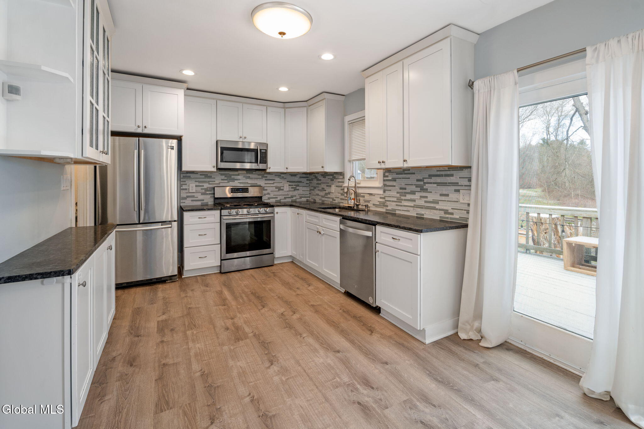 667 Feura Bush Road Bethlehem, NY 12054 - Photo 7 of 37 9-667FeuraBushRd_09