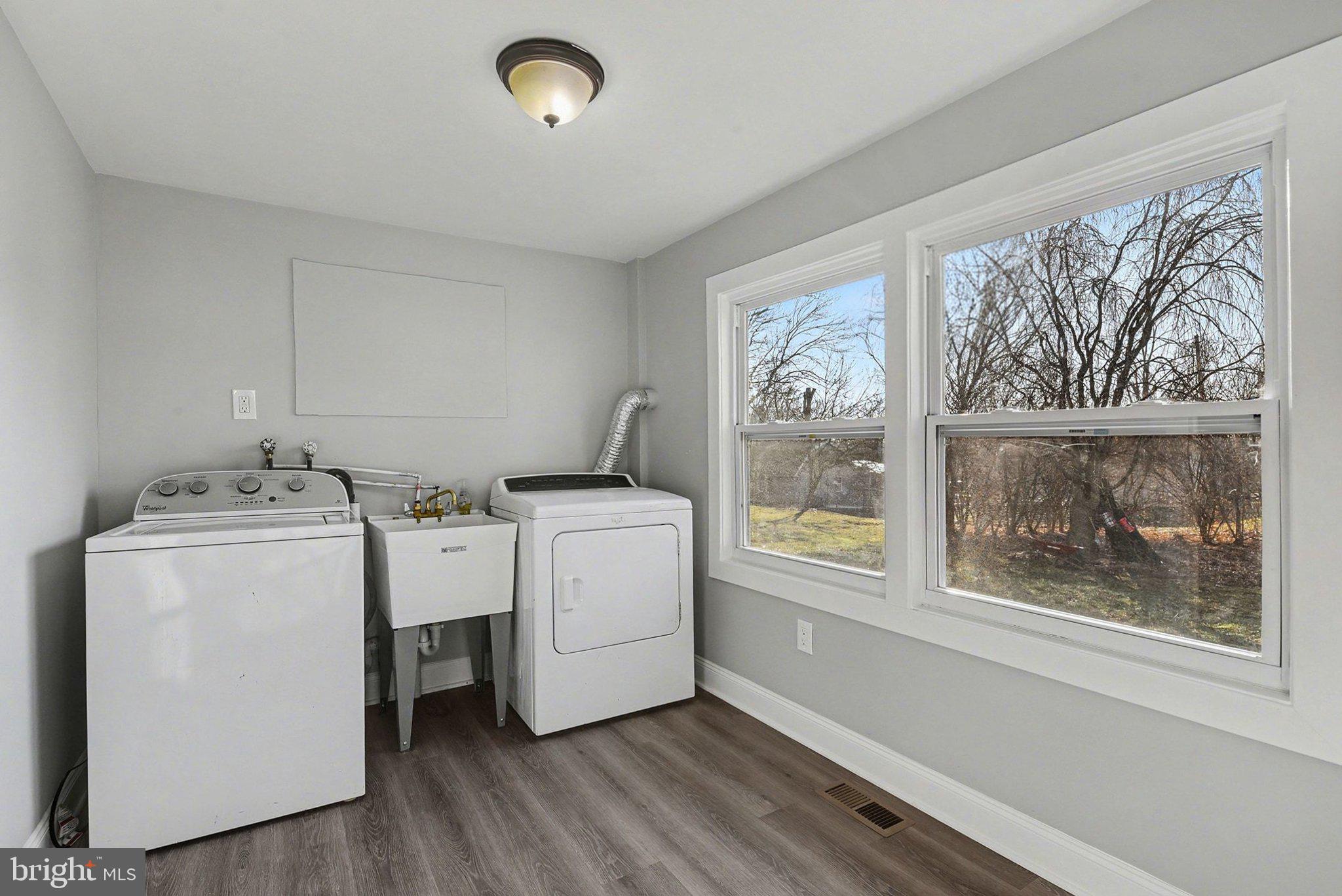 210 Beaver Road Harrisburg, PA 17112 - Photo 23 of 32 a utility room with dryer and washer