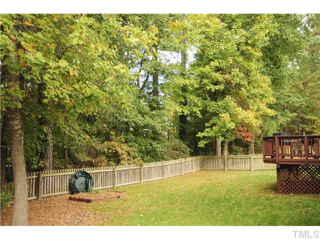 12321 Amoretto Way Raleigh, NC 27613 - Photo 5 of 9 Large fenced back yard