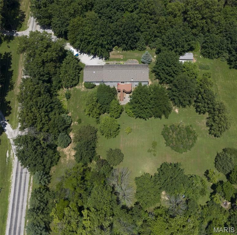 6844 Quercus Grove Road Edwardsville, IL 62025 - Photo 8 of 60